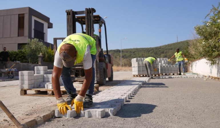 Cunda’da Yol Çalışmaları Sürüyor