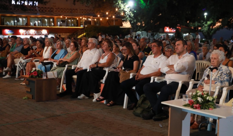 Burhaniye Kitap Fuarı Devam Ediyor