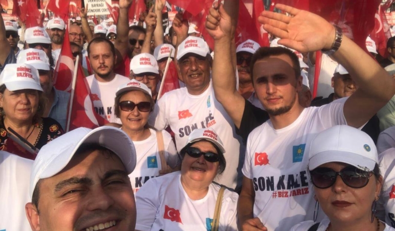 SON KALE MİTİNGİNDE KARESİ COŞKUSU