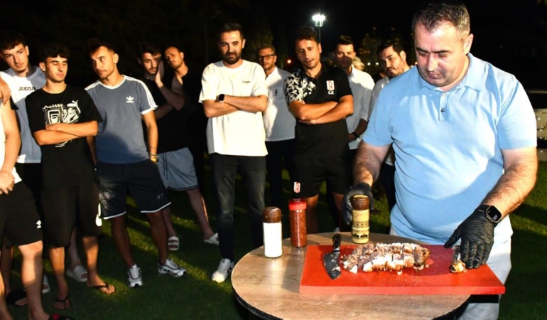 ARSLANBOĞA KOKOREÇ’TEN BALIKESİRSPOR’A DESTEK