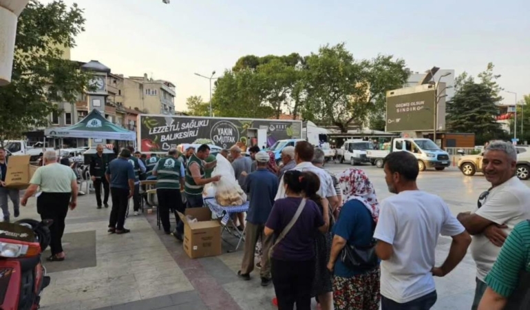 SINDIRGI’DA DEPREM SONRASI YARDIMLAR SÜRÜYOR
