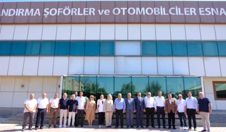 MHP HEYETİ BANDIRMA ESNAFIYLA BİR ARAYA GELDİ