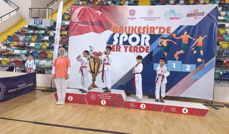 PERFORMANSIYLA GÖZ DOLDURDU!