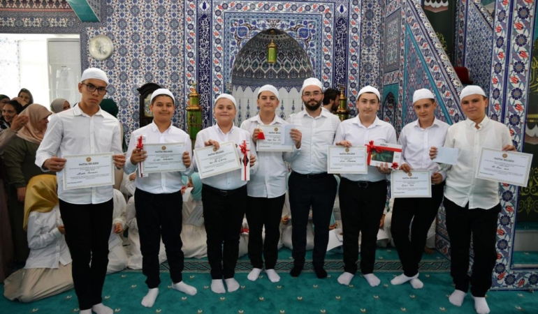 SUSURLUK’TA YAZ KUR’AN KURSU COŞKUYLA SONA ERDİ