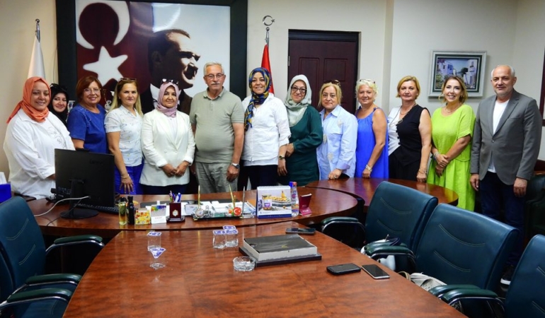 BAŞKAN KARIŞIK KADIN MUHTARLARLA GÖRÜŞTÜ