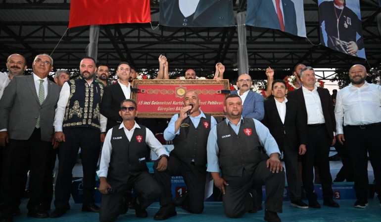 65. Geleneksel Kurtdereli Mehmet Pehlivan Yağlı Güreşleri’nin Başpehlivanı Orhan Okulu (8)