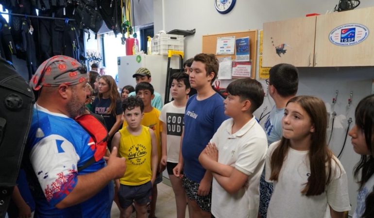 AKIN: “YÜZLERİNDEKİ TEBESSÜMÜN SEBEBİ OLABİLDİYSEK NE MUTLU BİZE”