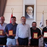 “Ayvalık Benimle Temiz” Başkan Ergin’den Dalgıçlara Teşekkür Plaketi-1