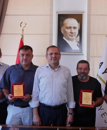 “Ayvalık Benimle Temiz” Başkan Ergin’den Dalgıçlara Teşekkür Plaketi-1