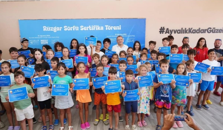 GELECEĞİN YELKENCİLERİ AYVALIK’TA YETİŞİYOR