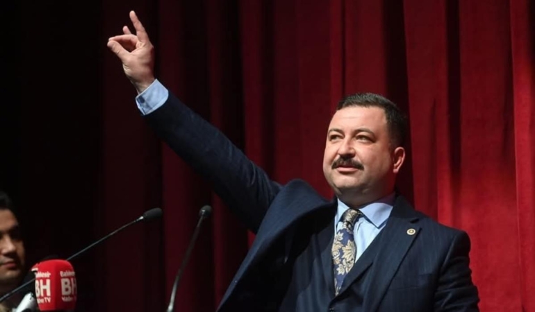 “YALANIN GÖLGESİ ALTINDA SİYASET YAPMAK KOLAYDIR”