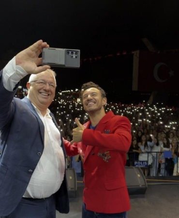 photo_5877348632599054871_y