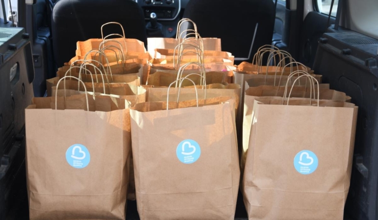 BALIKESİR BÜYÜKŞEHİR BELEDİYESİ BESLENME ÇANTALARINI DOLDURUYOR