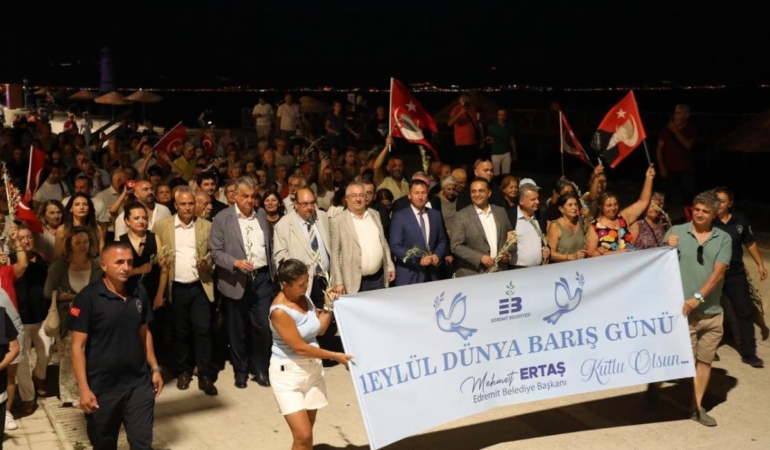 EDREMİT’TE DÜNYA BARIŞ GÜNÜ COŞKUSU YAŞANDI