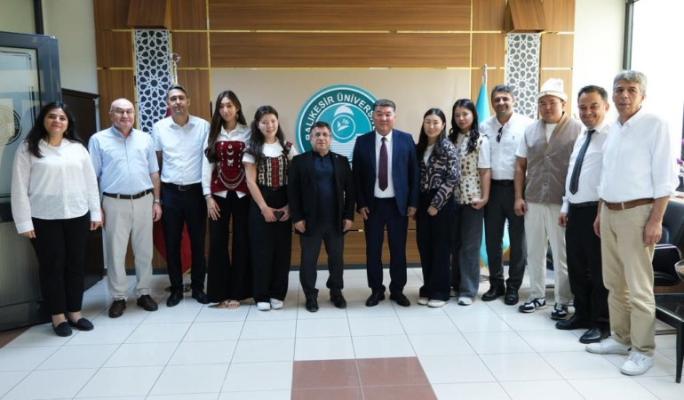 KIRGIZİSTANLI HEYET BALIKESİR ÜNİVERSİTESİ’Nİ ZİYARET ETTİ