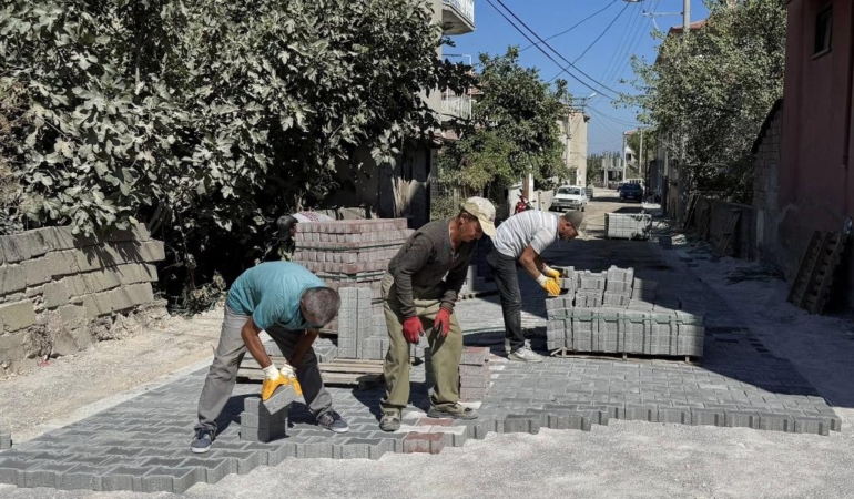 İVRİNDİ’DE ALTYAPI VE YOL ÇALIŞMALARI ARALIKSIZ SÜRÜYOR