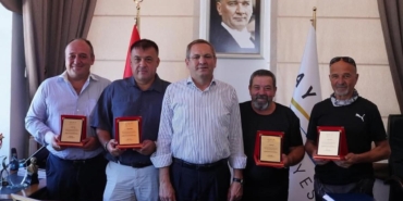 “Ayvalık Benimle Temiz” Başkan Ergin’den Dalgıçlara Teşekkür Plaketi-1