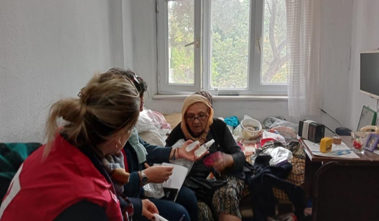 KIZILAY'DAN BALIKESİR'E BAKIM DESTEĞİ GÖNÜLLÜLER EĞİTİMDE (5)