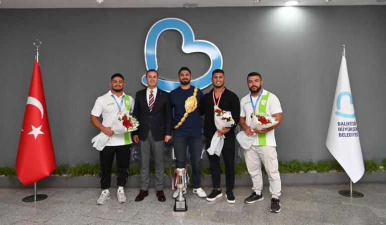 BAŞPEHLİVAN ENES DOĞAN’A DAVULLU ZURNALI KARŞILAMA