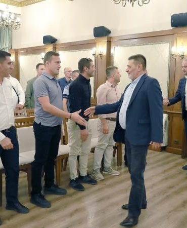 07caf9a4-d0a4-44b2-a253-4295cd1a3265_16x9_cropped