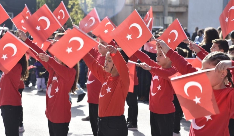 DURSUNBEY’i CUMHURİYET SEVİNCİ SARDI