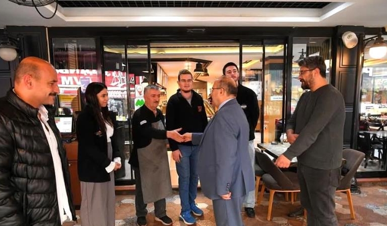 VALİ USTAOĞLU ESNAFLA BULUŞTU