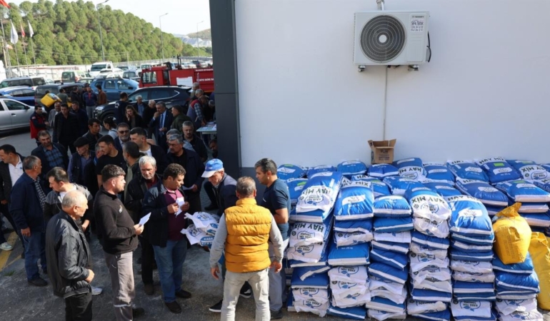 BALYA’DA TOHUMLAR ÜRETİCİLERLE BULUŞTU