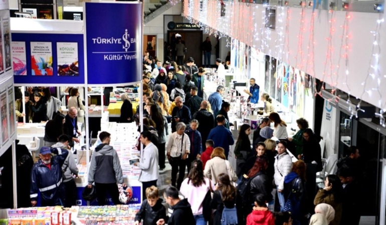 ÖĞRENCİLERDEN KİTAP FUARINA TAM NOT