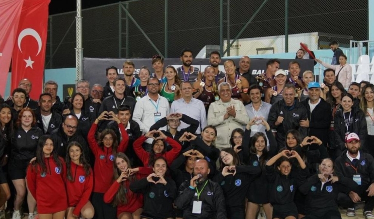 AYVALIK’TA VOLEYBOL HEYECANI