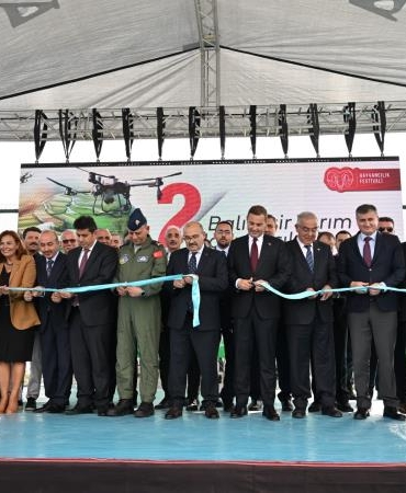 5ab38e0b-11d2-4ff8-a9cd-b191611c9c95_16x9_cropped