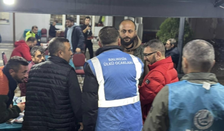 BALIKESİR ÜLKÜ OCAKLARI AFETZEDELERİN YANINDA (2)