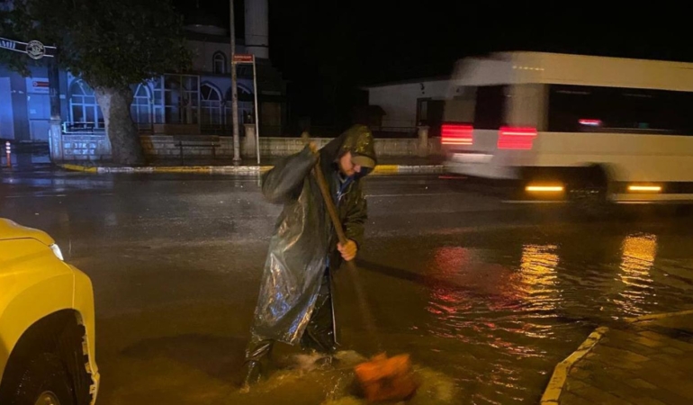 “EKİPLERİMİZ GECE BOYU GÖREV BAŞINDAYDI”