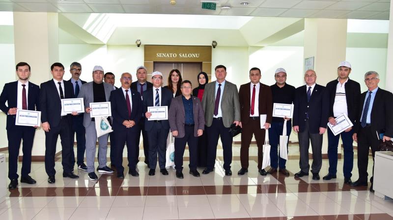 ÖZBEKİSTAN’DAN GELEN AKADEMİSYENLER BALIKESİR ÜNİVERSİTESİNDE SERTİFİKA ALDI