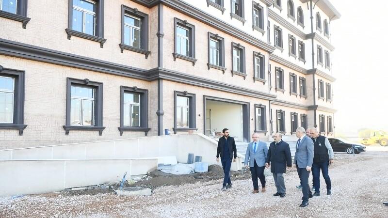 ALTIEYLÜL’DE HÜKÜMET KONAĞI PROJESİ ZAMANINDA İLERLENEREK TAMAMLANMA AŞAMASINA YAKLAŞIYOR