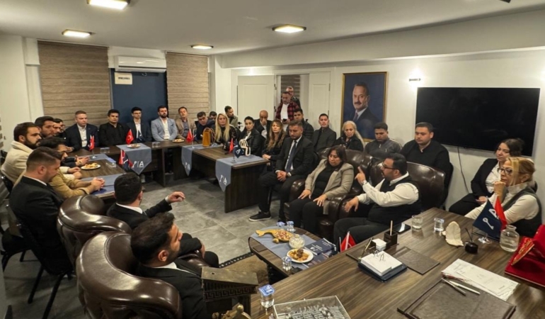 BALIKESİR GENÇLİK KOLLARI LİDERİNDEN EDREMİT’E ZİYARET