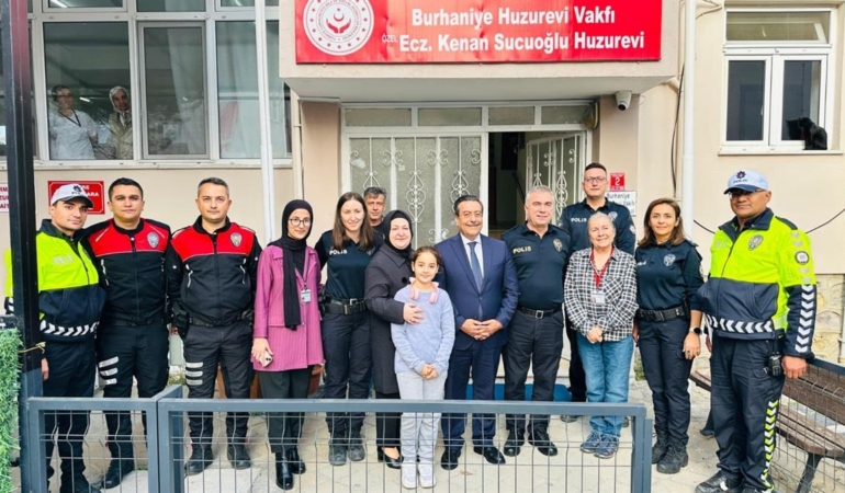 POLİS EKİPLERİNDEN HUZUREVİ ZİYARETİ