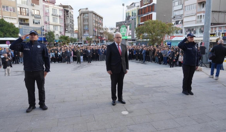 BURHANİYE’DE ATATÜRK ANISINA SAYGI DURUŞU