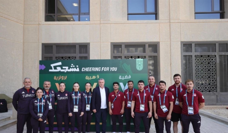 BAKAN BAK’TAN MİLLİ SPORCULARA MORAL ZİYARETİ