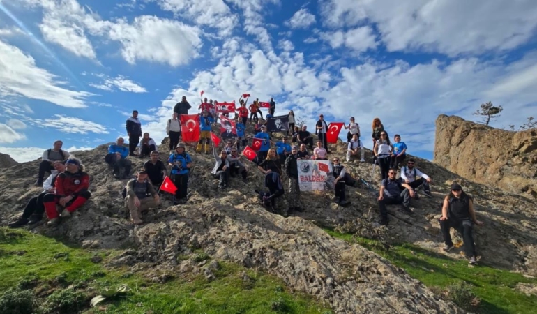 BALIKESİR’DE DAĞ TIRMANIŞIYLA ATATÜRK ANMASI