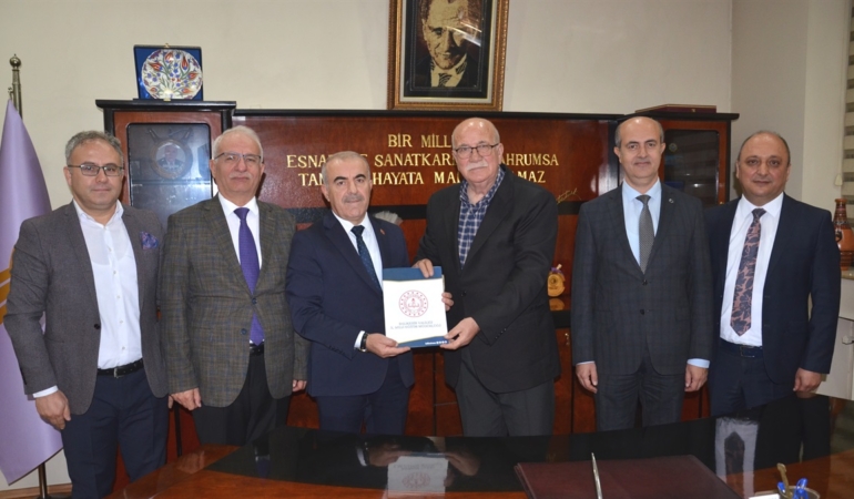 ÖĞRETMENLERE ESNAFTAN İNDİRİM