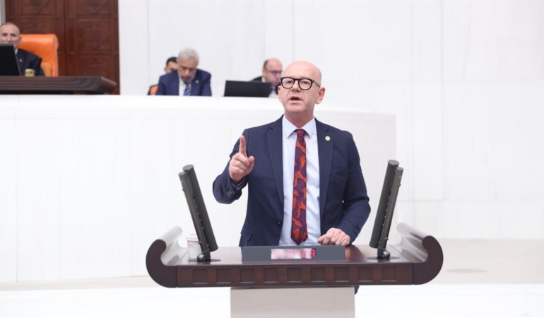 “GENÇLERİN GELECEĞİNİ KARARTMAYIN!”