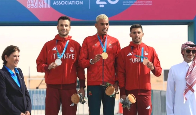 ENES KIZILCIK GÜMÜŞ MADALYA KAZANDI