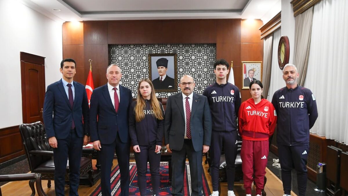 BALIKESİR SPORCULARINDAN VALİLİK ZİYARETİ