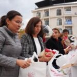 Sındırgı'da Depremzedelere Gıda Desteği-16x9_050 (1)