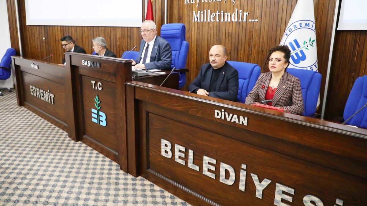 ++ 7 İLK MECLİS EDREMİT-16x9_096