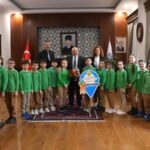 ÇOCUKLAR VALİ ZİYARETİ-16x9_028