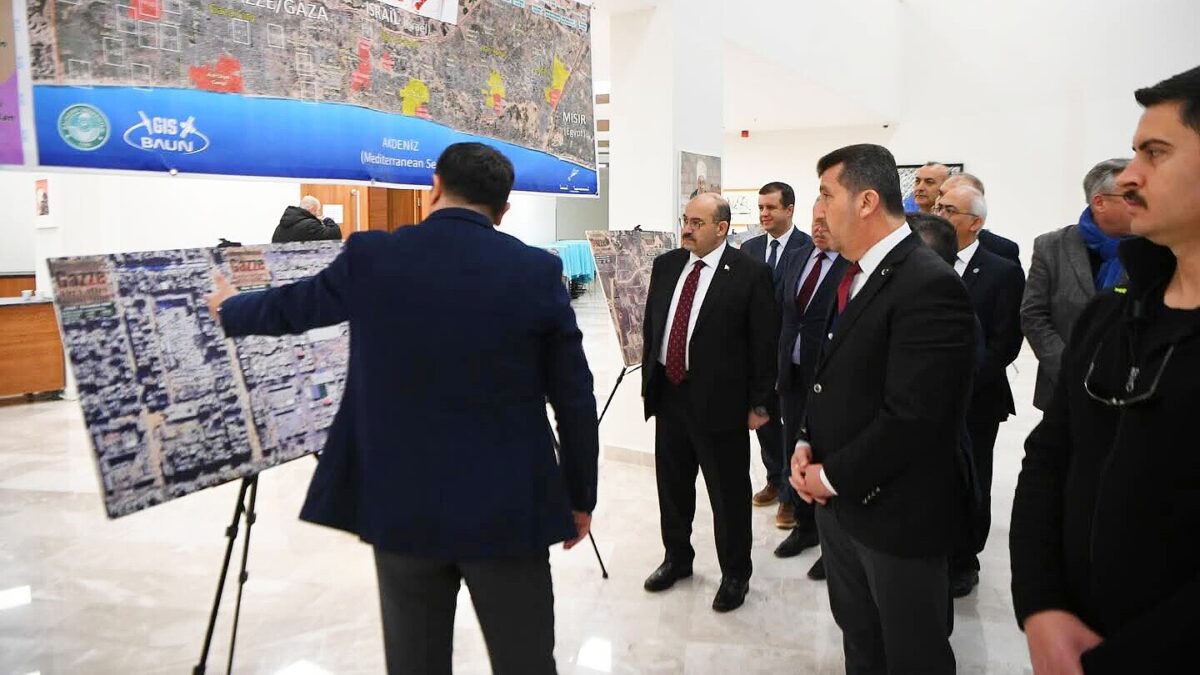 Balıkesir Üniversitesi Gazze Yıkımının Mekânsal Ayak İzleri Sergisi - Coğrafi Bilgi Sistemleri ile hazırlanan sergi görseli