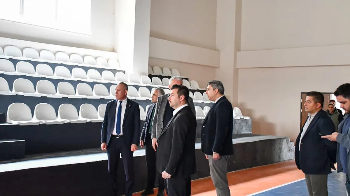 Savaştepe'de yapımı devam eden spor tesisleri