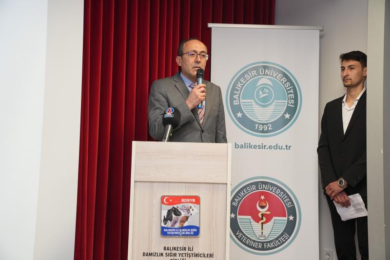 Balıkesir Balya'da düzenlenen hayvancılık eğitim etkinliğinde akademisyenler ve yetiştiriciler bir arada