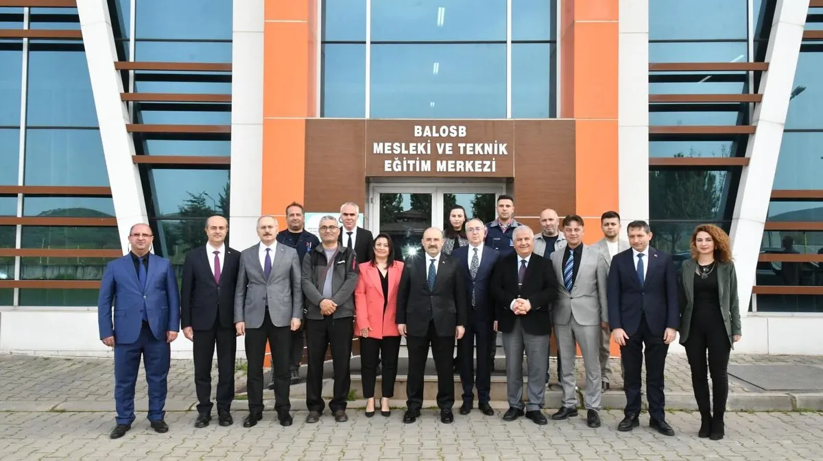 Vali Ustaoğlu’ndan OSB Eğitim Merkezi’ne Ziyaret: “Üreten Balıkesir’in Anahtarı Gençlerin Elinde”